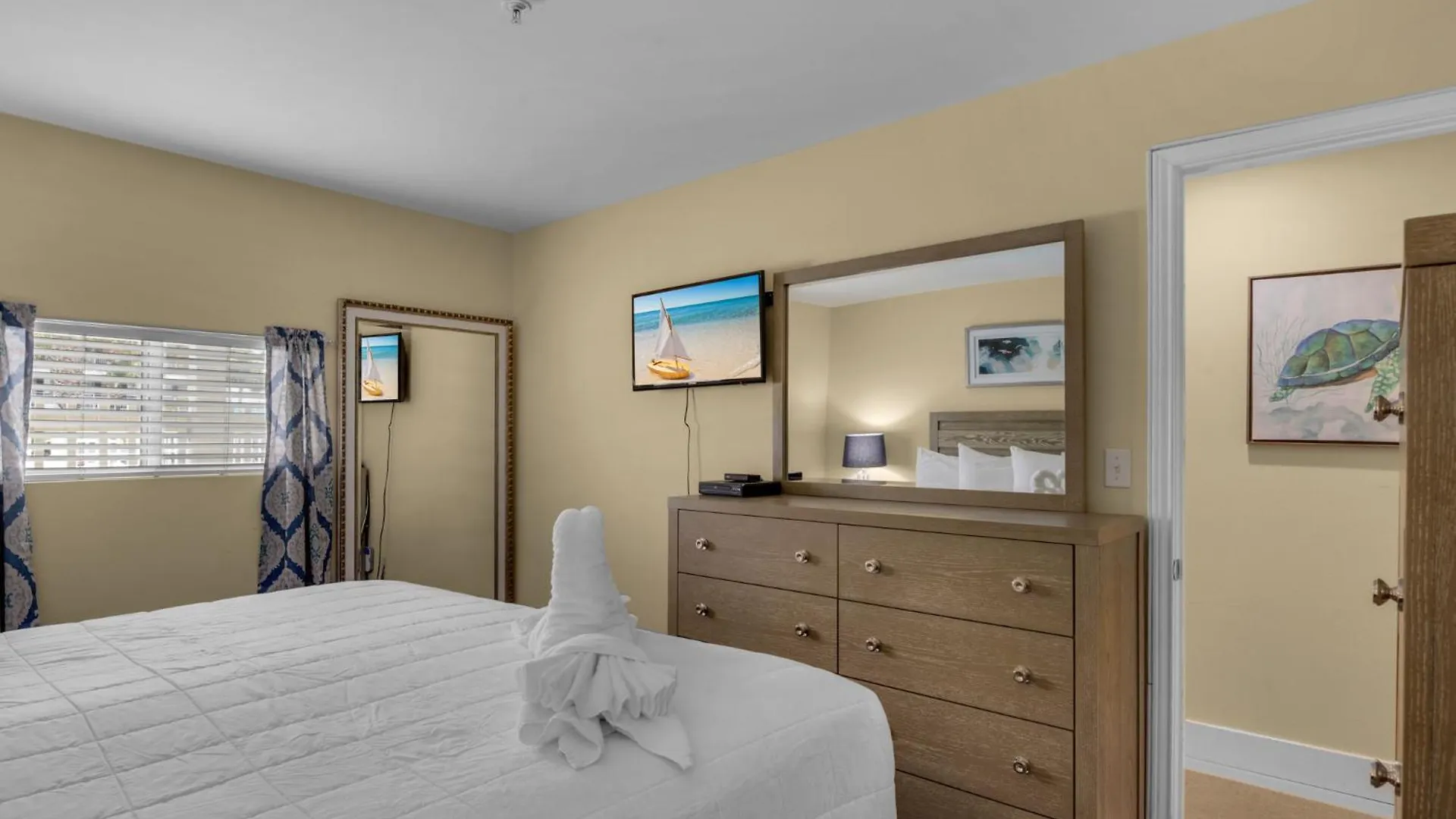Apartment Crystal Sands 103A By Newman-Dailey Destin